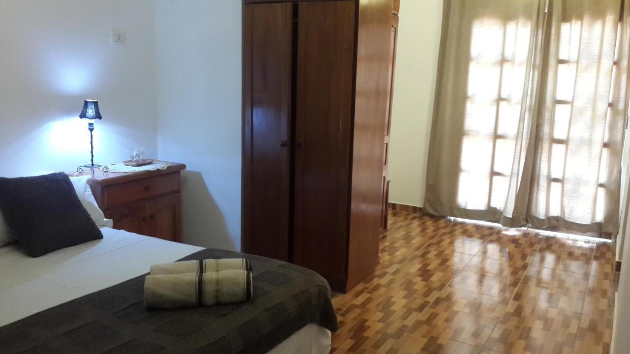 Casa Folks - Bed And Breakfast Puerto Iguazu Luaran gambar
